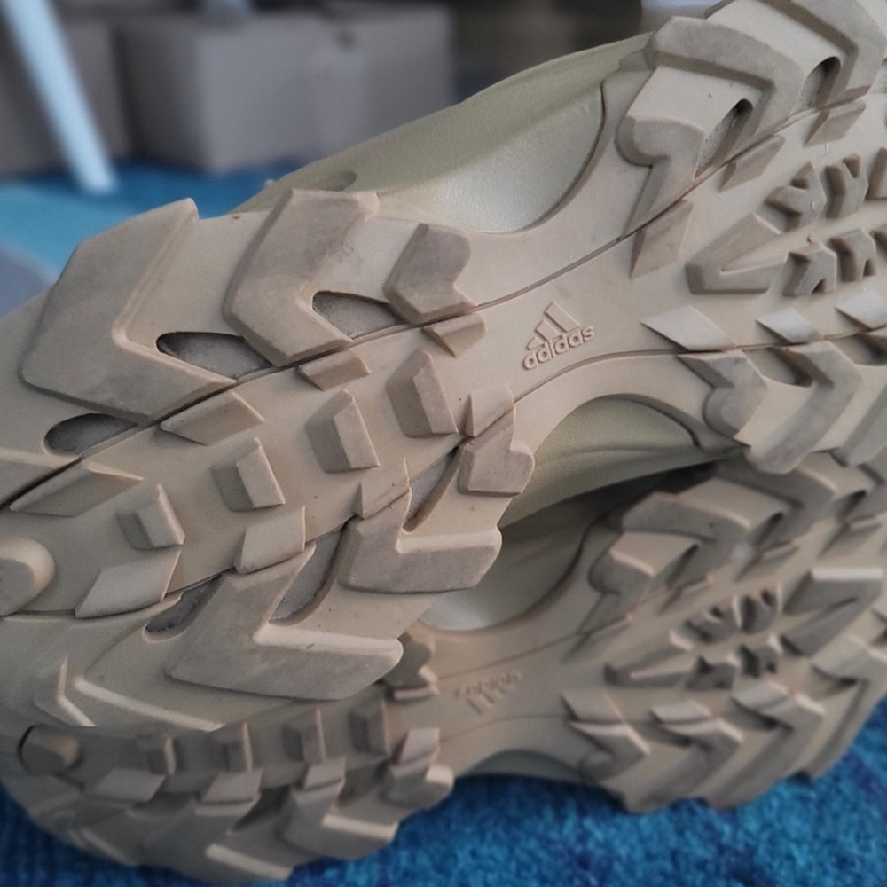 Men’s Yeezy Boot (perfect condition)